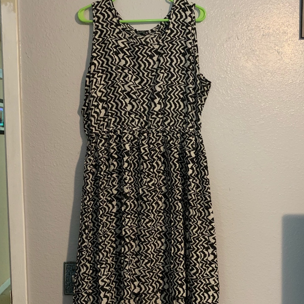 Black and white short dress
